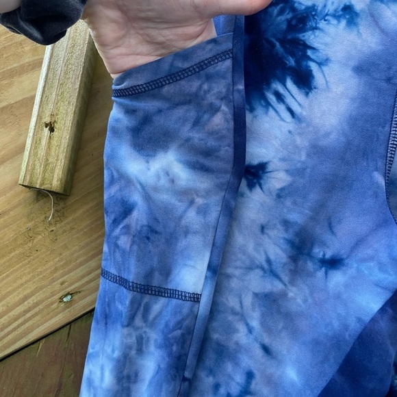 True Craft Yummy Tie Dye Pull On Leggings in Tanzanite Cloud - Picture 6 of 10